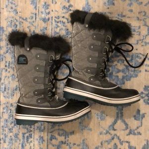Sorel snow boots (silver/grey/black)